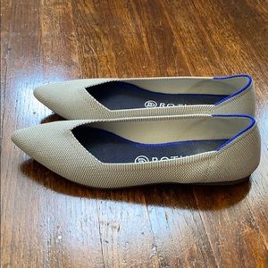 Rothys point in flax birdseye